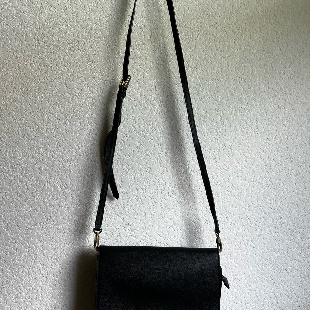Tory Burch Black Crossbody Bag with Minimalist Design